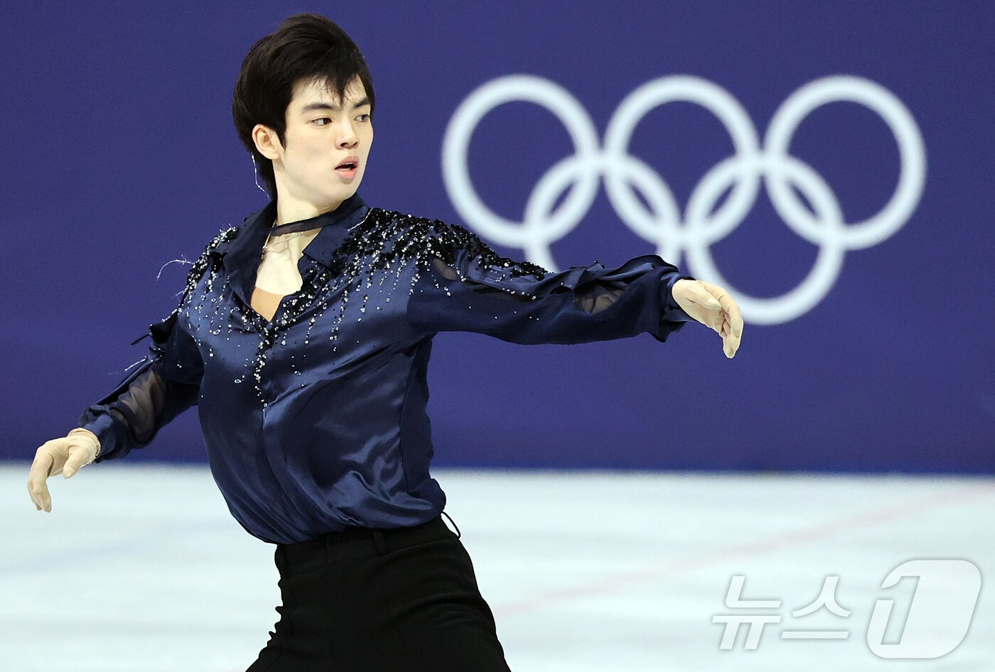 본문 이미지 - 피겨 차준환이 10일(현지시간) 이탈리아 밀라노 아이스 스케이팅 아레나에서 열린 2026 밀라노·코르티나담페초 동계 올림픽 피겨스케이팅 남자 싱글 쇼트프로그램에 출전해 연기를 펼치고 있다. 2026.2.11 ⓒ 뉴스1 김진환 기자