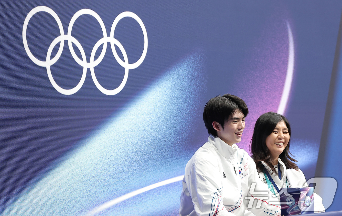 (밀라노=뉴스1) 김성진 기자 = 피겨 차준환이 10일(현지시간) 이탈리아 밀라노 아이스 스케이팅 아레나에서 열린 2026 밀라노·코르티나담페초 동계올림픽 피겨스케이팅 남자 싱글 …