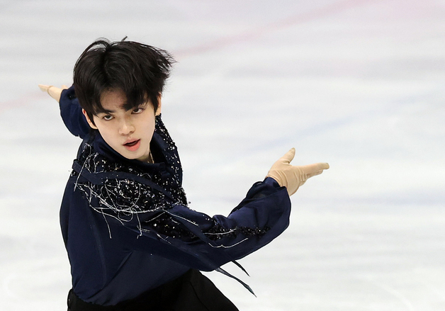 '시즌 베스트' 차준환, 쇼트 6위…14일 프리서 역전 메달 도전(종합)[올림픽]