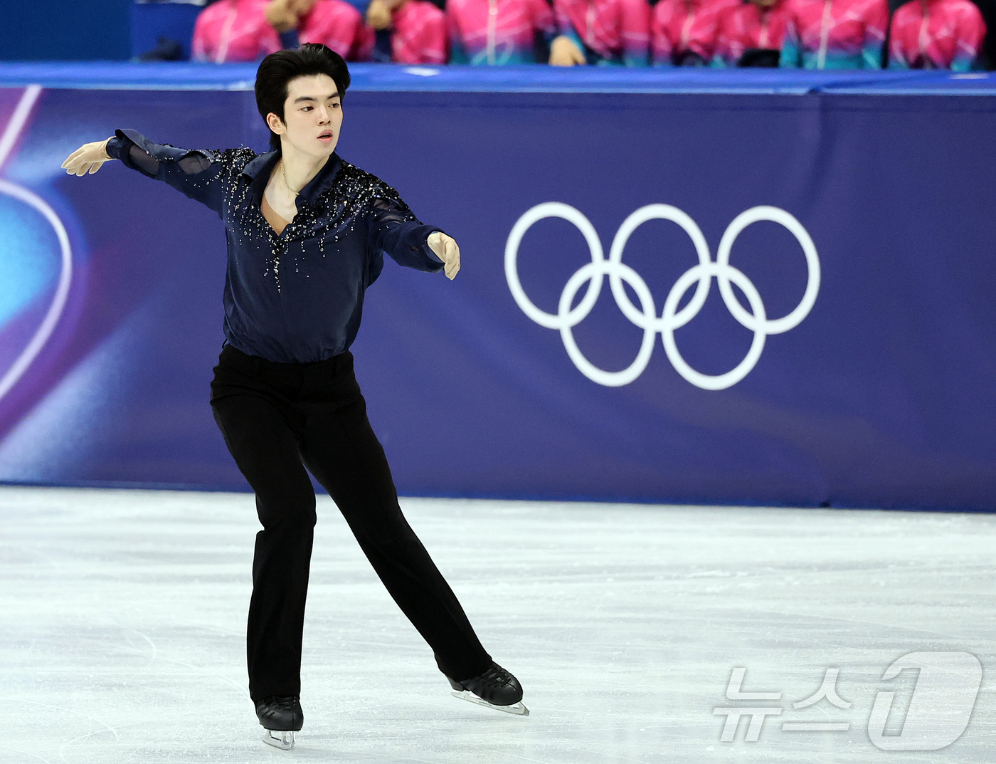 (밀라노=뉴스1) 김진환 기자 = 피겨 차준환이 10일(현지시간) 이탈리아 밀라노 아이스 스케이팅 아레나에서 열린 2026 밀라노·코르티나담페초 동계 올림픽 피겨스케이팅 남자 싱글 …