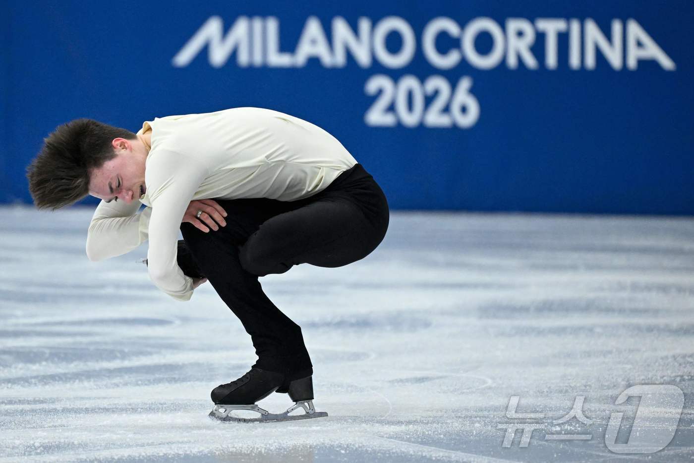 본문 이미지 - 클린 연기를 펼친 나우모프ⓒ AFP=뉴스1