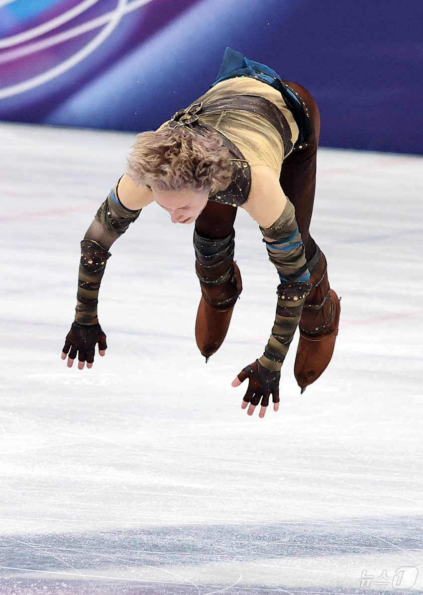 (밀라노=뉴스1) 김진환 기자 = 미국 피겨선수 일리야 말리닌이 10일(현지시간) 이탈리아 밀라노 아이스 스케이팅 아레나에서 열린 2026 밀라노·코르티나담페초 동계 올림픽 피겨스 …