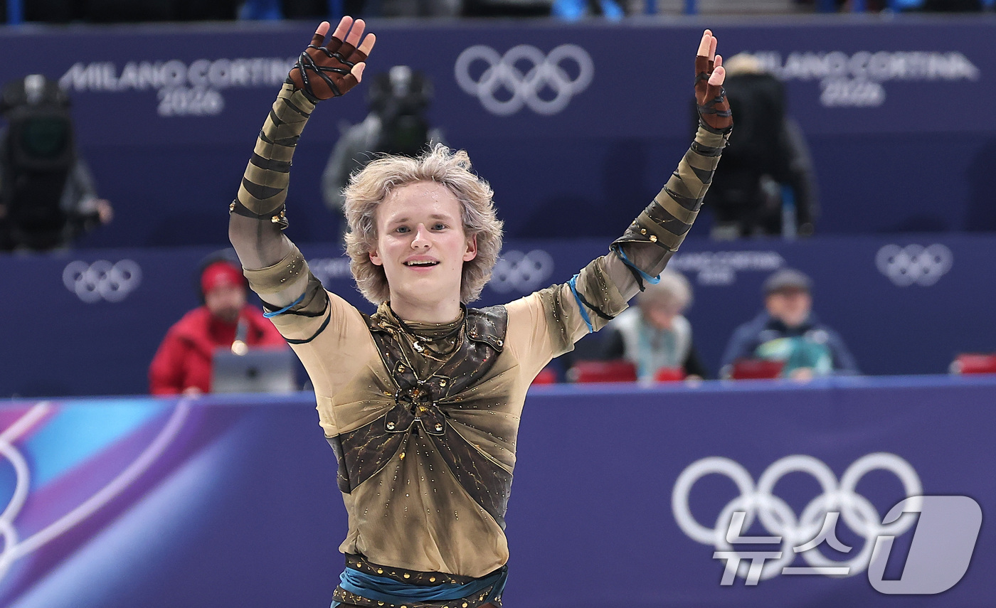 (밀라노=뉴스1) 김성진 기자 = 미국 피겨 선수 일리야 말리닌이 10일(현지시간) 이탈리아 밀라노 아이스 스케이팅 아레나에서 열린 2026 밀라노·코르티나담페초 동계올림픽 피겨스 …
