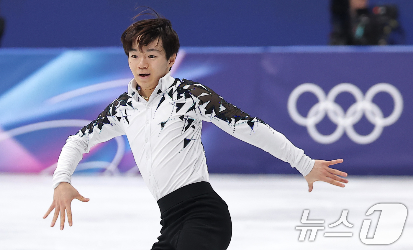 (밀라노=뉴스1) 김성진 기자 = 일본 피겨 선수 카기야마 유마가 10일(현지시간) 이탈리아 밀라노 아이스 스케이팅 아레나에서 열린 2026 밀라노·코르티나담페초 동계올림픽 피겨스 …