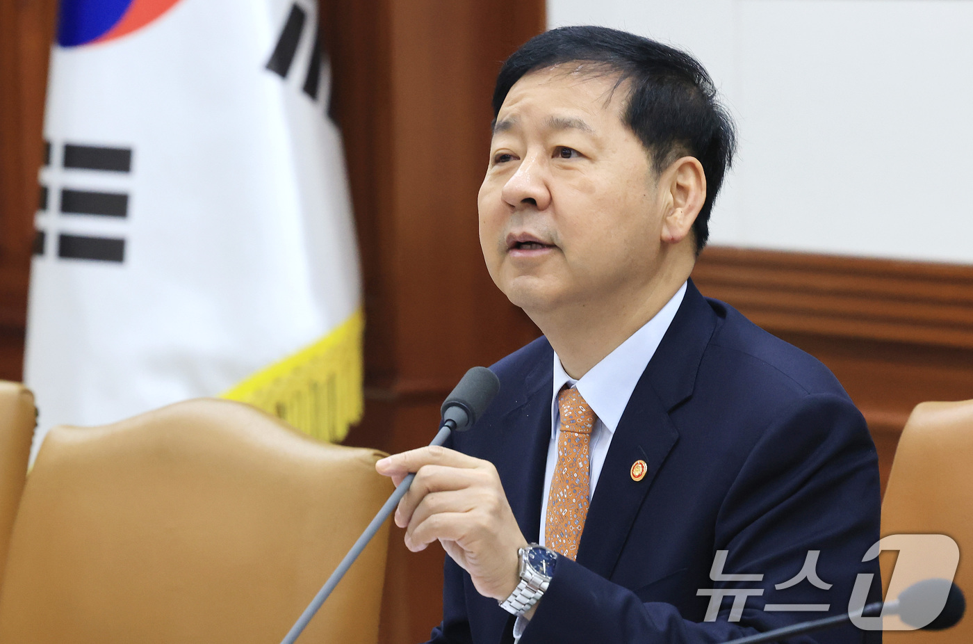 (서울=뉴스1) 임세영 기자 = 구윤철 경제부총리 겸 재정경제부 장관이 11일 서울 종로구 정부서울청사에서 열린 민생물가 특별관리 관계장관 TF 회의에서 모두발언을 하고 있다. 2 …