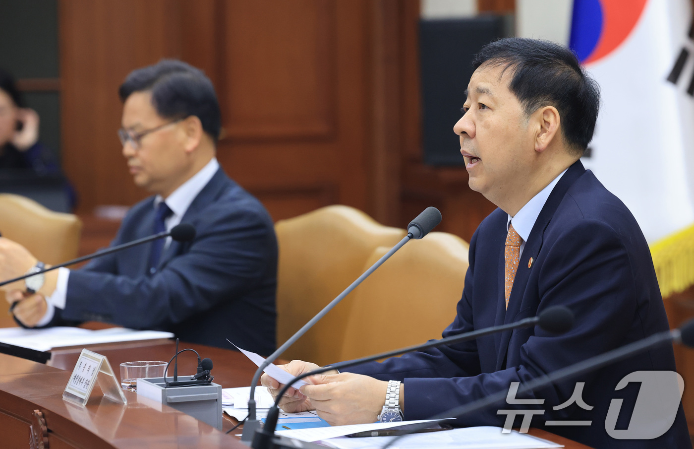 (서울=뉴스1) 임세영 기자 = 구윤철 경제부총리 겸 재정경제부 장관이 11일 서울 종로구 정부서울청사에서 열린 민생물가 특별관리 관계장관 TF 회의에서 모두발언을 하고 있다. 2 …