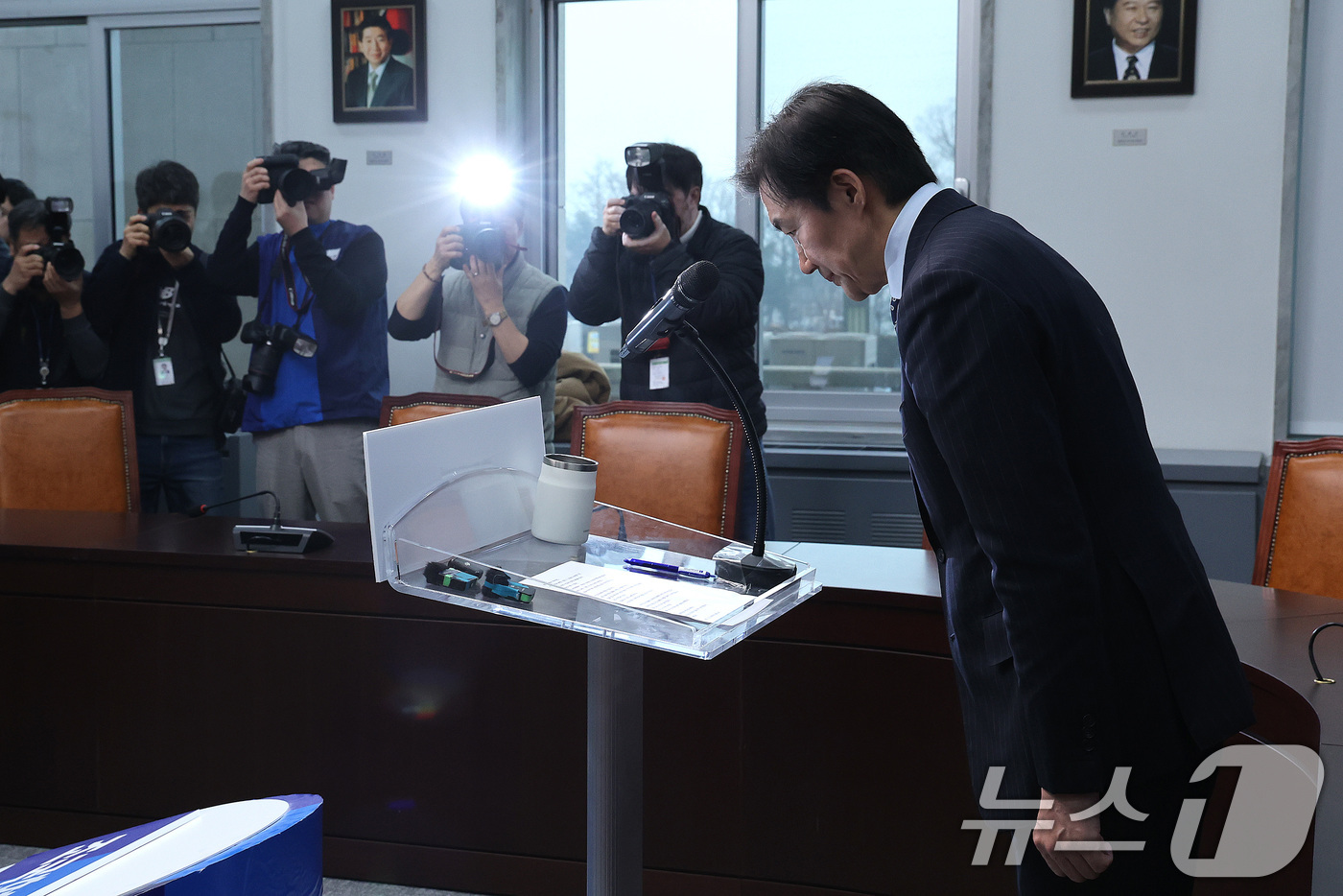 (서울=뉴스1) 신웅수 기자 = 조국 조국혁신당 대표가 11일 서울 여의도 국회에서 더불어민주당과의 합당 관련 입장을 밝히고 있다. 2026.2.11/뉴스1