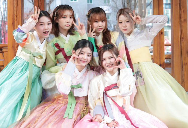 키라스 "팬들과 첫 설이라 기대되고 설레…추억 만들고파" [한복인터뷰]①