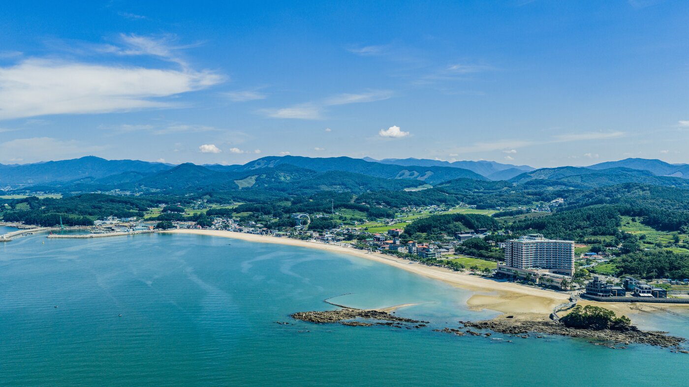 본문 이미지 - 무창포해수욕장 전경.(보령시 제공. 재판매 및 DB금지)/뉴스1