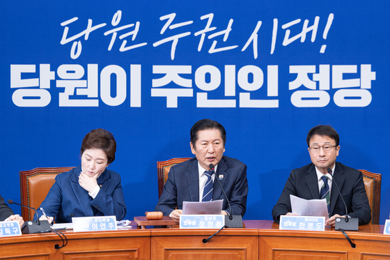 톤 낮춘 정청래 "보완수사권 당 입장, 정부입법에 고려해달라"