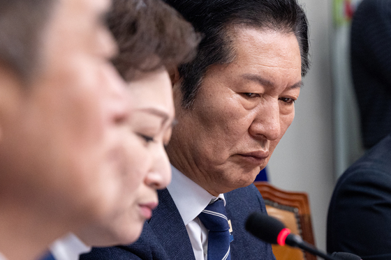 이언주 최고위원 발언 듣는 정청래 대표