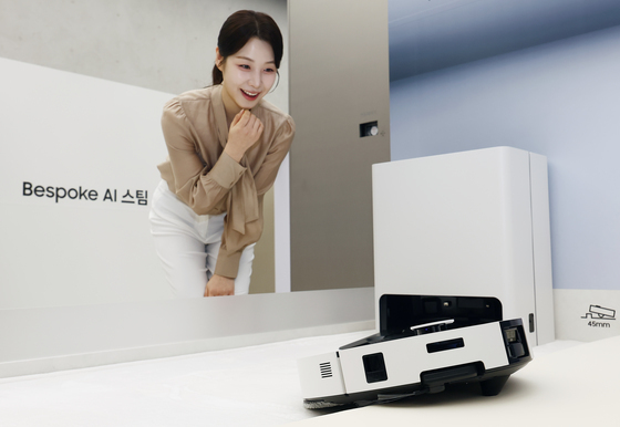 칼 간 삼성·LG vs 보안 강화한 中…난전 치닫는 '로청 전쟁'