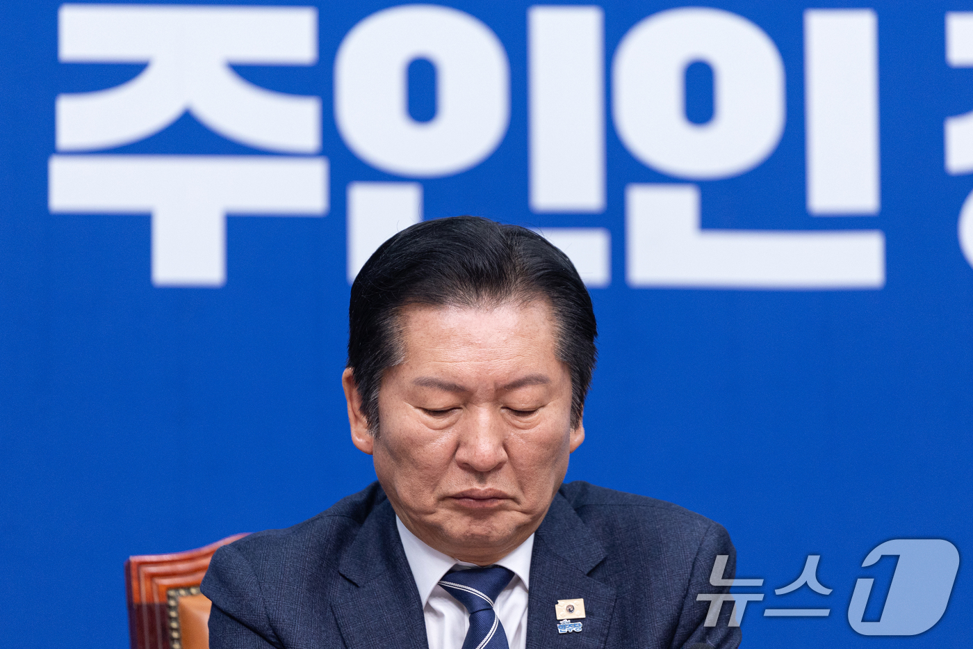 (서울=뉴스1) 이승배 기자 = 정청래 더불어민주당 대표가 11일 서울 여의도 국회에서 열린 최고위원회의에서 생각에 잠겨있다. 2026.2.11/뉴스1