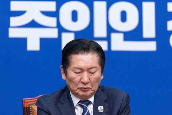 생각 잠긴 정청래 대표