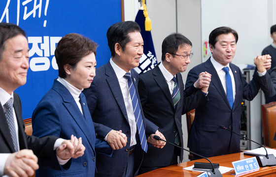 與, 합당 논의 일단락 평가…"지도부부터 단결해 지방선거 승리"