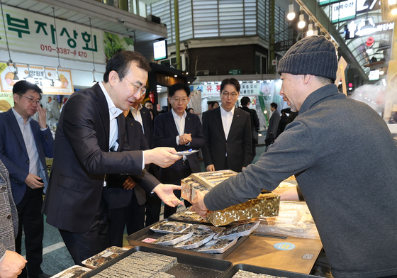 설 제수용품 구매하는 이세훈 금감원 수석부원장