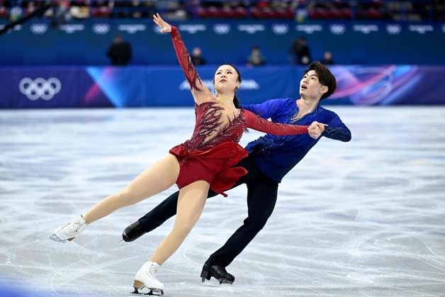 日 아이스댄스 대표팀 금의환향…좌석 업그레이드·축하 디저트