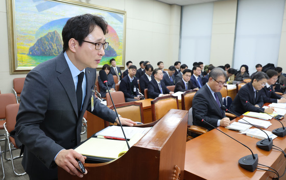 테더 5700원 급등 때 내부통제 강화했는데 또 사고…정무위, 빗썸 질타