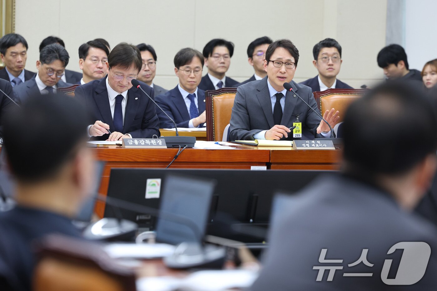 본문 이미지 - 이재원 빗썸 대표가 11일 서울 여의도 국회 정무위원회에서 열린 빗썸의 비트코인 오지급 사태와 관련 긴급현안질의에 출석해 의원 질의에 답하고 있다. 2026.2.11 ⓒ 뉴스1 신웅수 기자