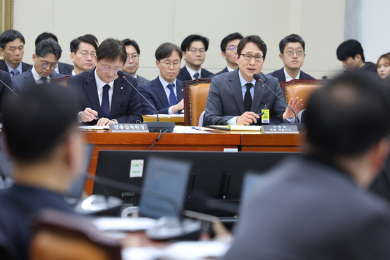 빗썸 긴급현안질의 답변하는 이재원 대표