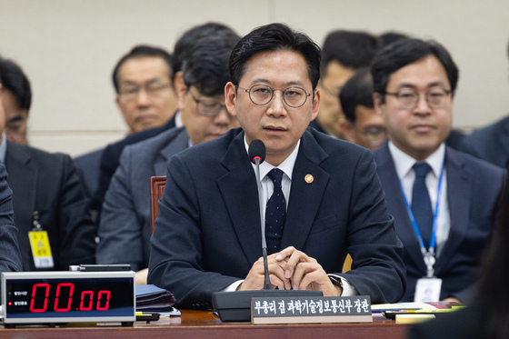 "KT 이사회 전횡" 지적에 배경훈 "의혹 인지…조치 진행"