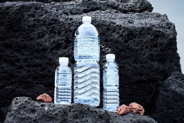 '국민 생수' 제주삼다수, 탄산수 시장 뛰어든다…"2028년 출시"