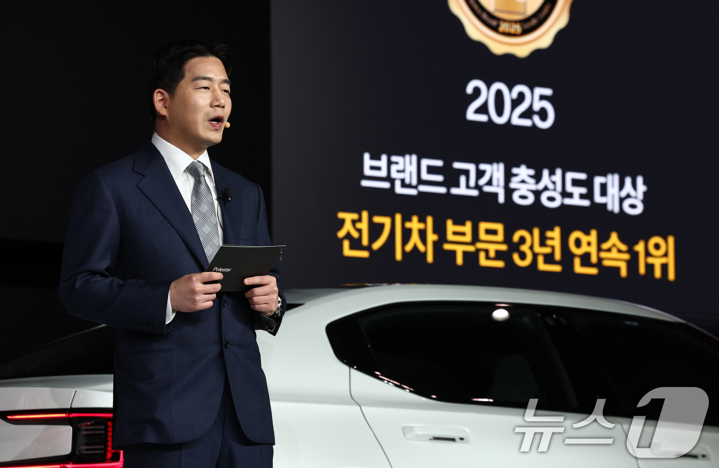 (서울=뉴스1) 최지환 기자 = 함종성 폴스타코리아 대표가 11일 서울 용산구 그랜드 하얏트 서울에서 열린 2026 폴스타 미디어 데이에서 2026년 출시 예정인 폴스타3·5를 소 …