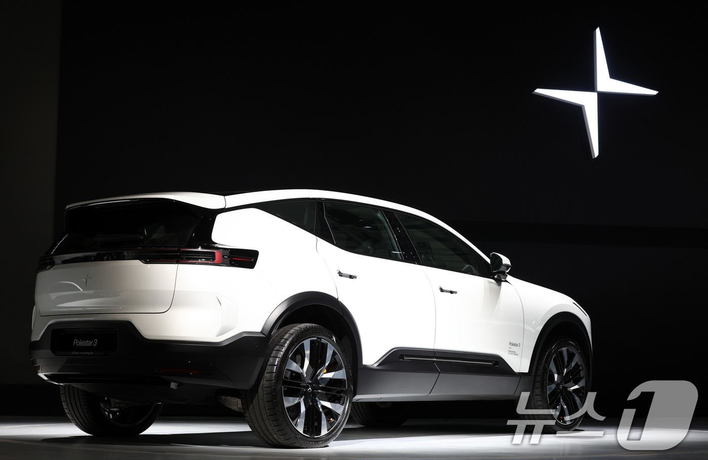 (서울=뉴스1) 최지환 기자 = 11일 서울 용산구 그랜드 하얏트 서울에서 열린 2026 폴스타 미디어 데이에서 '폴스타3'가 공개되고 있다. 2026.2.11/뉴스1