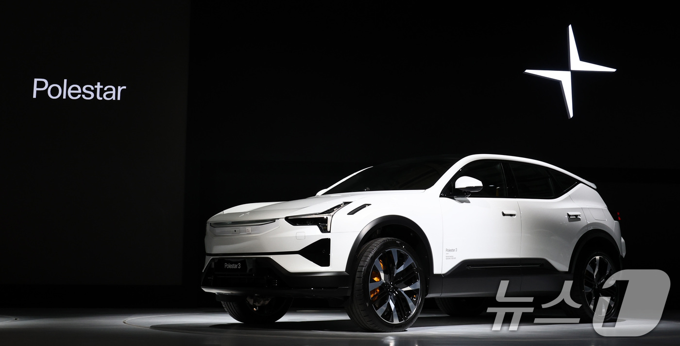 (서울=뉴스1) 최지환 기자 = 11일 서울 용산구 그랜드 하얏트 서울에서 열린 2026 폴스타 미디어 데이에서 '폴스타3'가 공개되고 있다. 2026.2.11/뉴스1