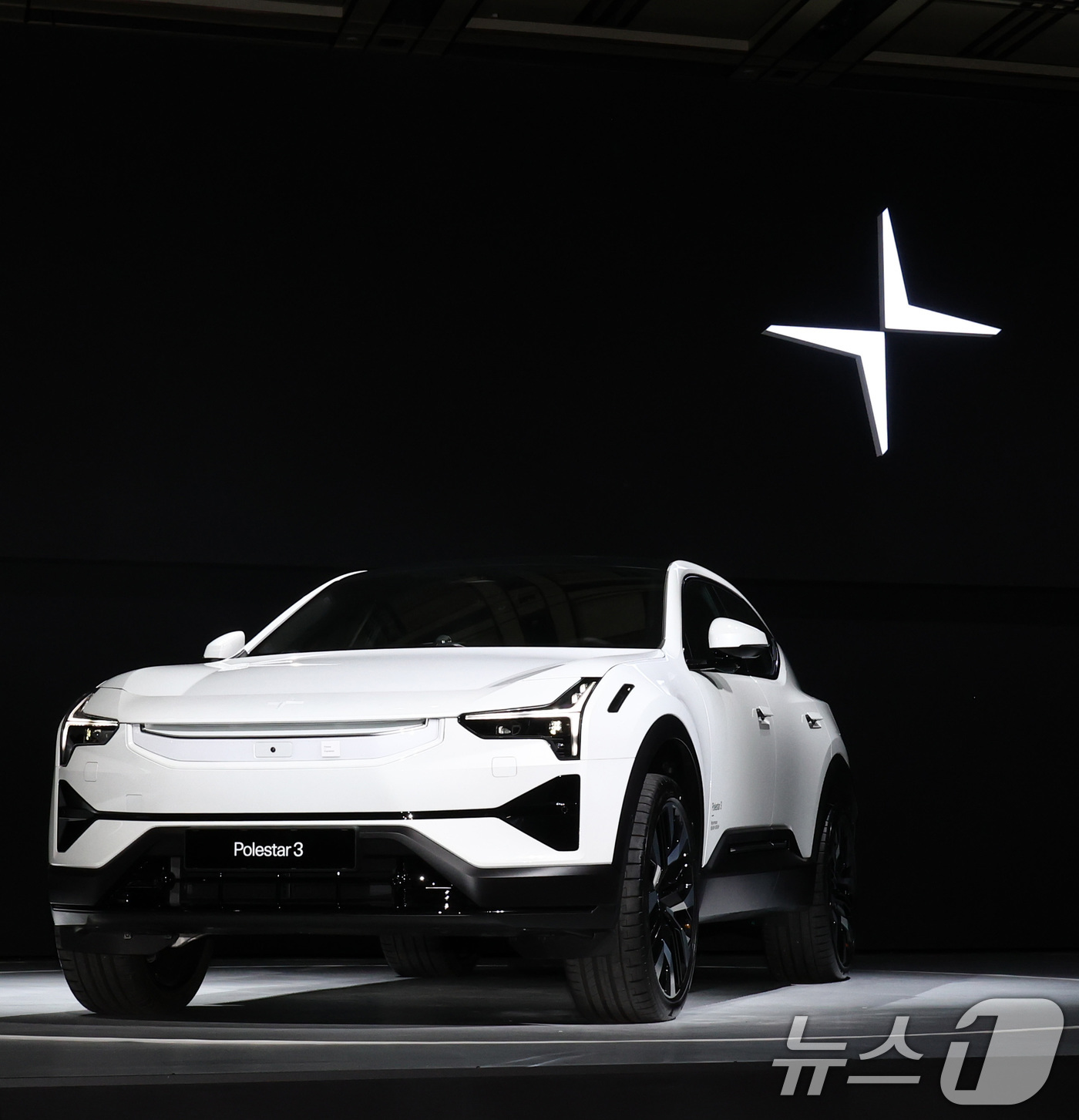 (서울=뉴스1) 최지환 기자 = 11일 서울 용산구 그랜드 하얏트 서울에서 열린 2026 폴스타 미디어 데이에서 '폴스타3'가 공개되고 있다. 2026.2.11/뉴스1