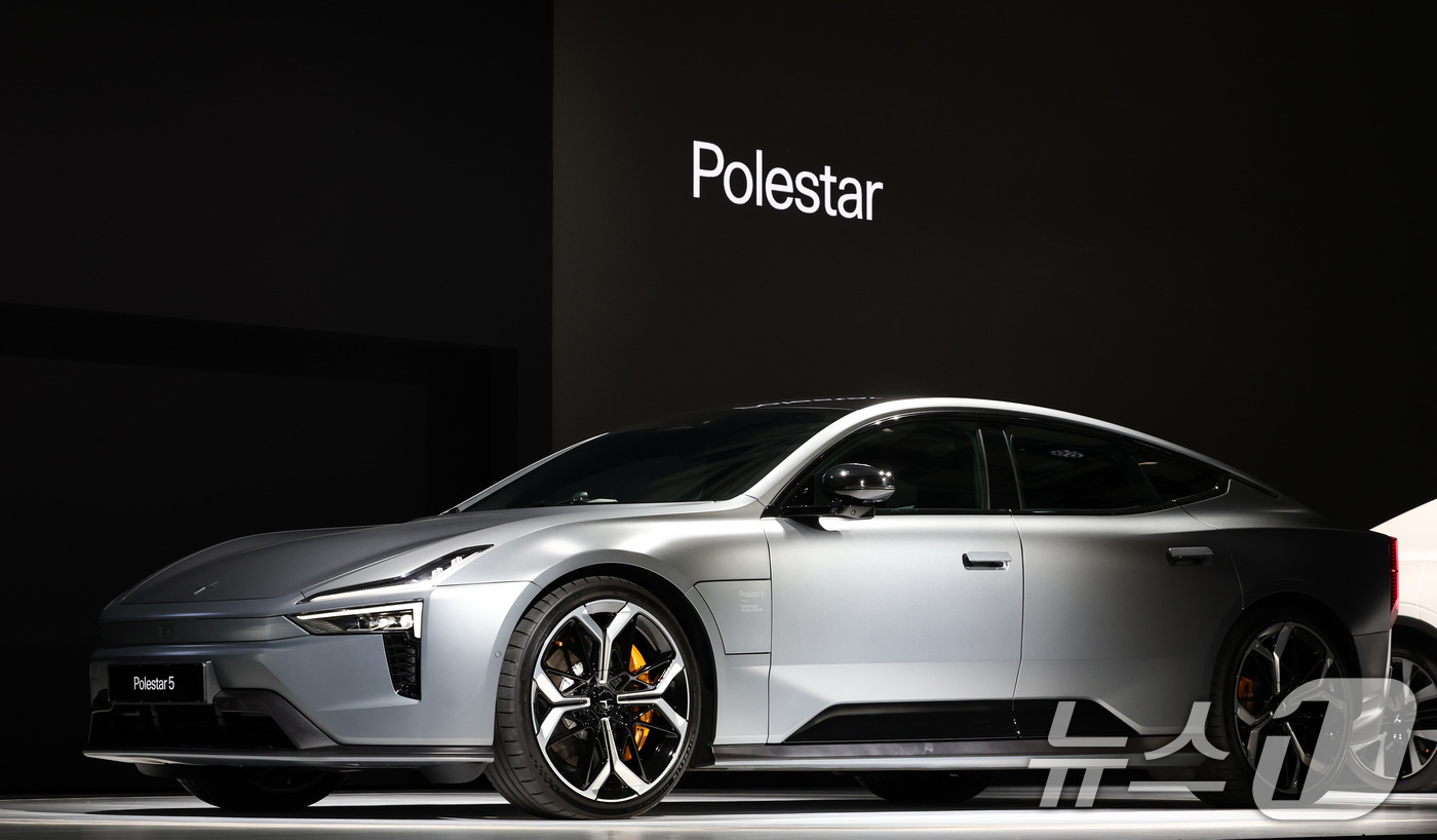 (서울=뉴스1) 최지환 기자 = 11일 서울 용산구 그랜드 하얏트 서울에서 열린 2026 폴스타 미디어 데이에서 '폴스타5'가 공개되고 있다. 2026.2.11/뉴스1