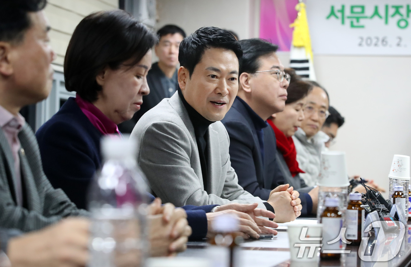 (대구=뉴스1) 공정식 기자 = 장동혁 국민의힘 대표가 11일 오전 대구 중구 서문시장을 찾아 상인회 관계자들과 가진 간담회에서 발언하고 있다. 2026.2.11/뉴스1