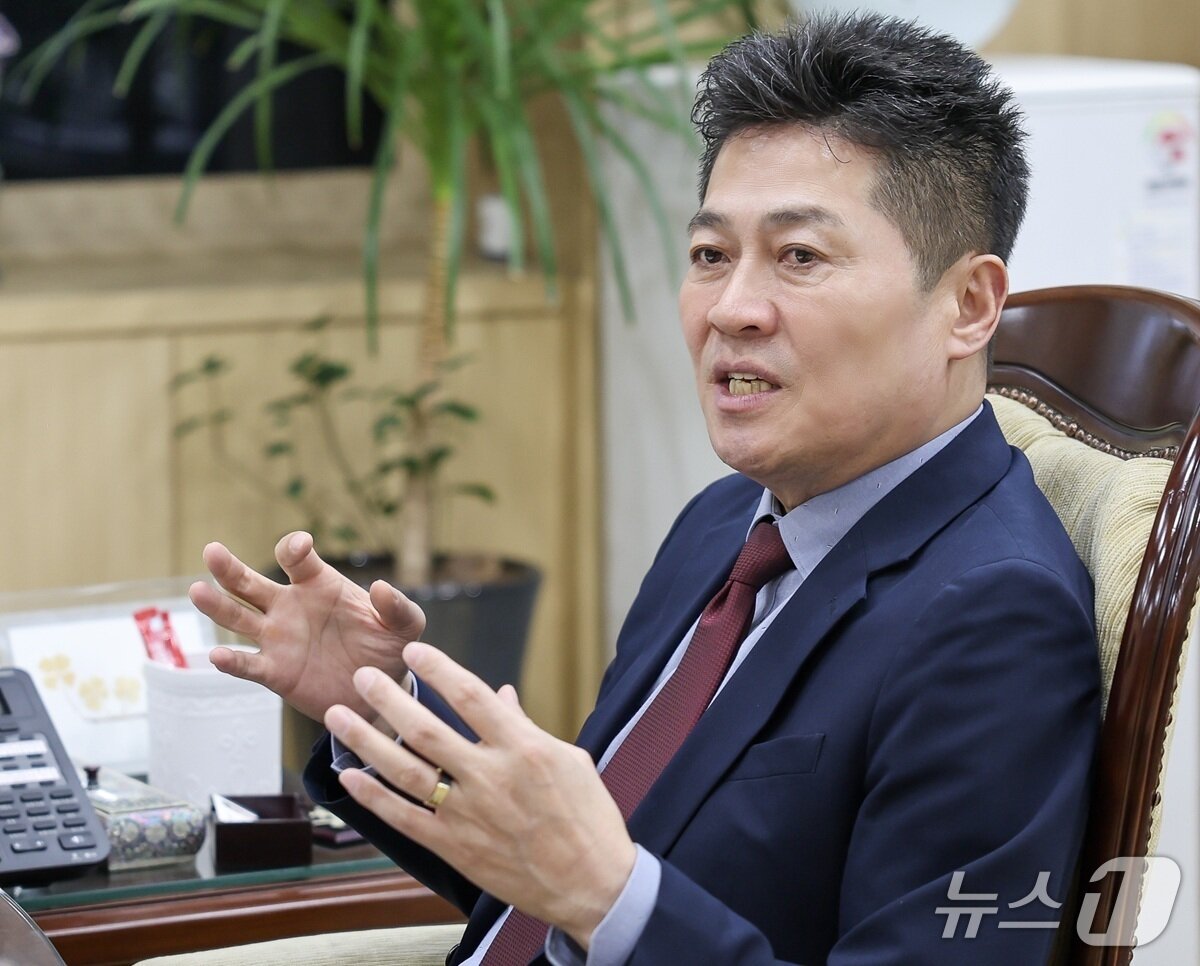 본문 이미지 - 김정헌 인천중구청장이 뉴스1과 인터뷰를 진행하고 있다. / 뉴스1 ⓒ News1