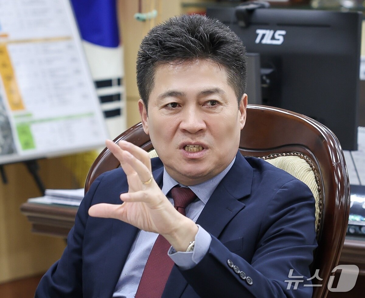 본문 이미지 - 김정헌 인천중구청장이 뉴스1과 인터뷰를 진행하고 있다. / 뉴스1 ⓒ News1