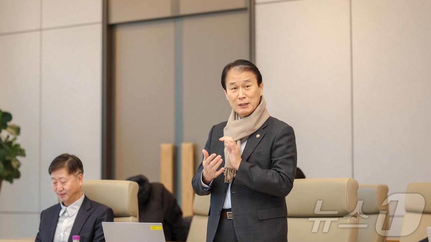 (서울=뉴스1) = 권오을 국가보훈부 장관이 11일 오전 서울시 강남구 포스코센터에서 열린 국가보훈부-포스코 1% 나눔재단 업무협약식에 참석해 인사말을 하고 있다. (국가보훈부 제 …