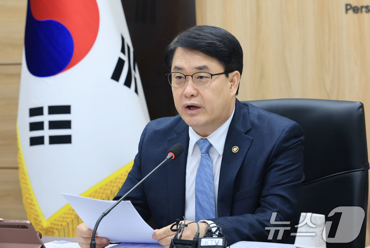 (서울=뉴스1) 임세영 기자 = 이정렬 개인정보보호위원회 부위원장이 11일 서울 종로구 정부서울청사에서 열린 개인정보보호위원회 전체회의에서 모두발언을 하고 있다. 2026.2.11 …