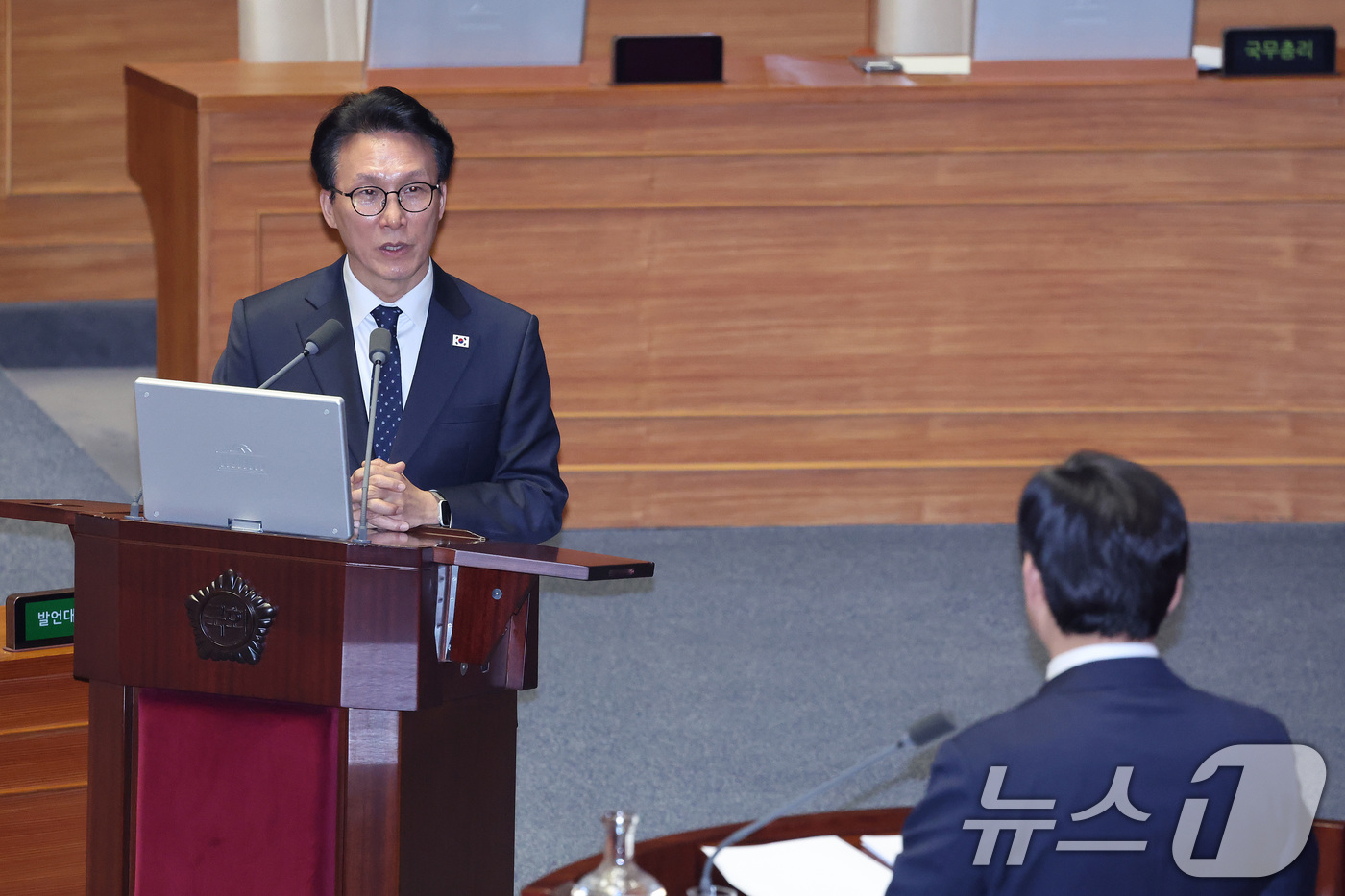 (서울=뉴스1) 신웅수 기자 = 김민석 국무총리가 11일 서울 여의도 국회에서 열린 제432회국회(임시회) 제6차 본회의에서 황명선 더불어민주당 의원의 교육·사회·문화에 관한 질문 …