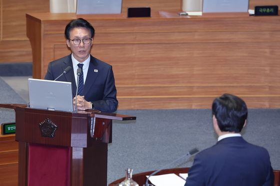답변하는 김민석 국무총리