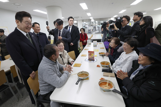 그냥드림 나누면 코너 방문한 이재명 대통령