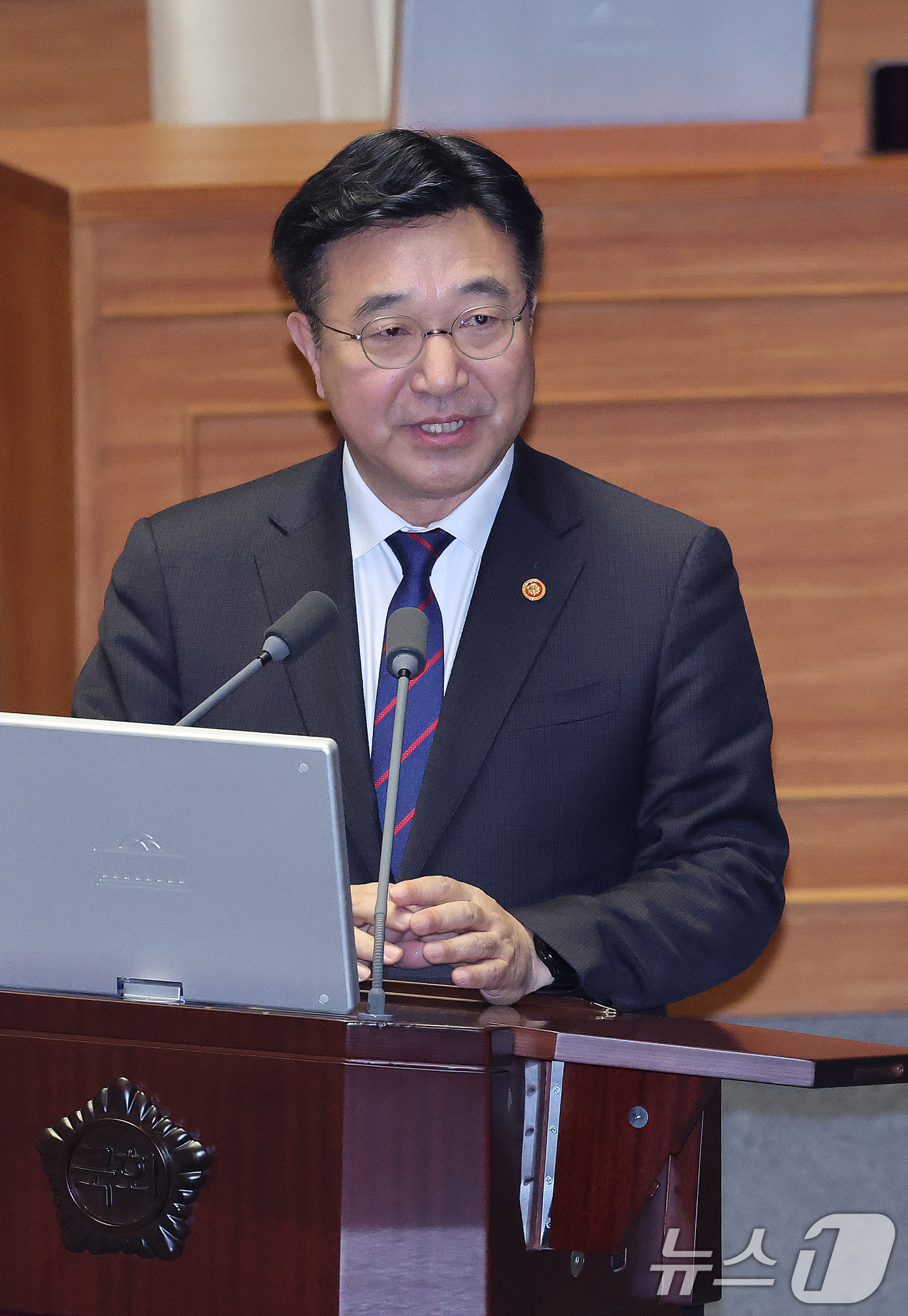 (서울=뉴스1) 신웅수 기자 = 김민석 국무총리가 11일 서울 여의도 국회에서 열린 제432회국회(임시회) 제6차 본회의에서 황명선 더불어민주당 의원의 교육·사회·문화에 관한 질문 …