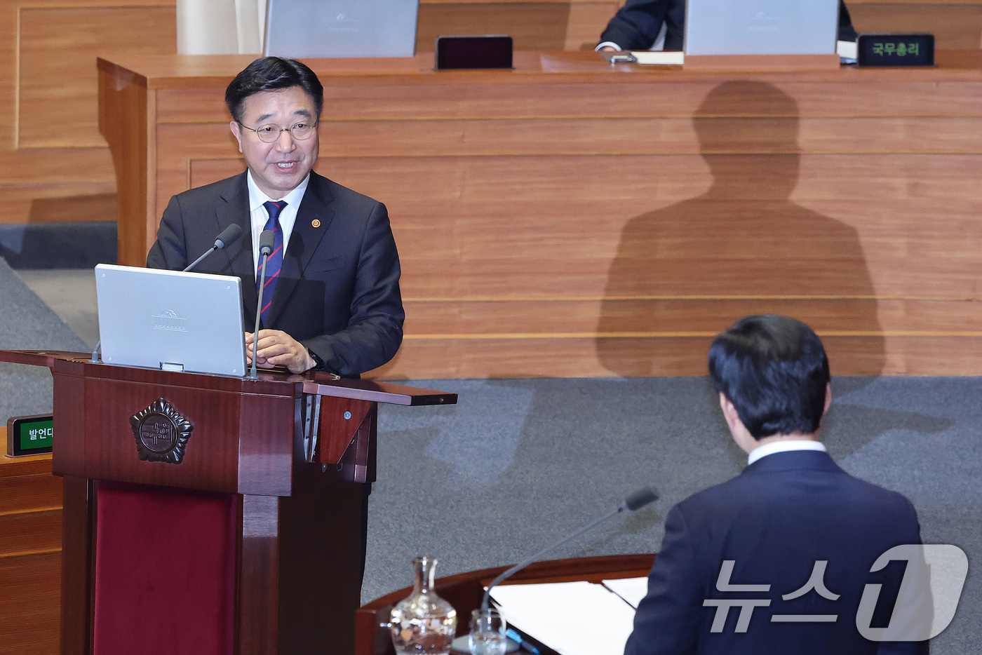 (서울=뉴스1) 신웅수 기자 = 김민석 국무총리가 11일 서울 여의도 국회에서 열린 제432회국회(임시회) 제6차 본회의에서 황명선 더불어민주당 의원의 교육·사회·문화에 관한 질문 …