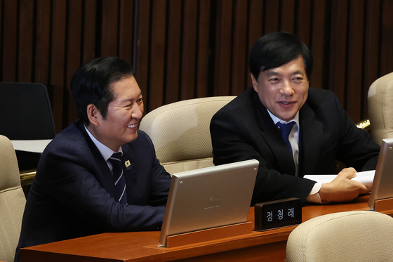 미소짓는 정청래·이성윤