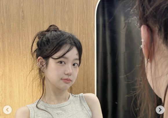 이유비, 한겨울에 드러낸 어깨…눈부신 뽀얀 피부 [N샷]