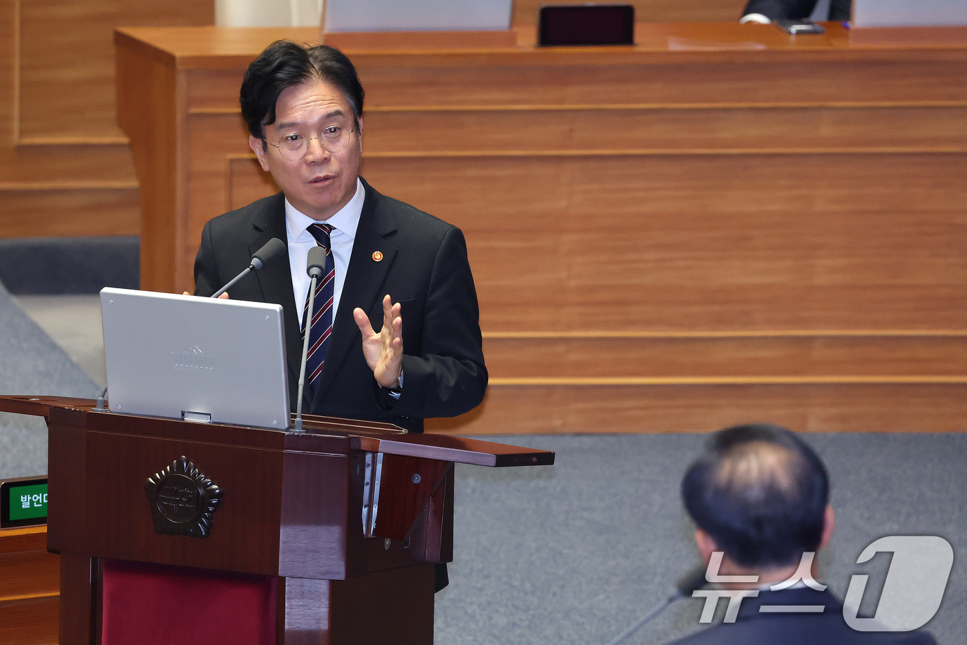 (서울=뉴스1) 신웅수 기자 = 김영훈 고용노동부 장관이 11일 서울 여의도 국회에서 열린 제432회국회(임시회) 제6차 본회의에서 윤재옥 국민의힘 의원의 교육·사회·문화에 관한 …