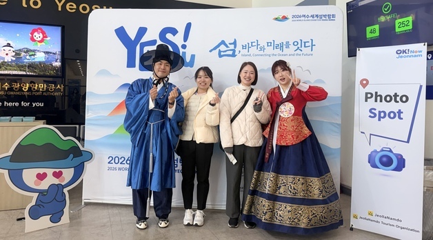 여수항에 올해 첫 크루즈 관광객…총 30회 입항 예정