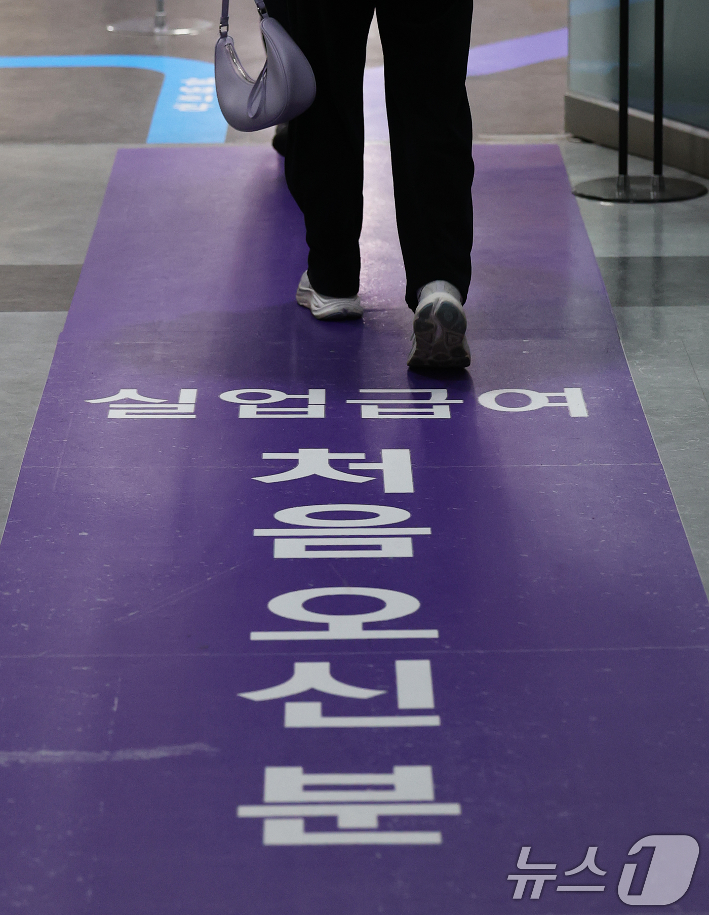 (서울=뉴스1) 오대일 기자 = 1월 취업자 수 증가폭이 10만명대 초반으로 13개월 만에 가장 낮은 수치를 나타낸 가운데 11일 오후 서울 마포구 서울서부고용복지플러스센터에서 시 …