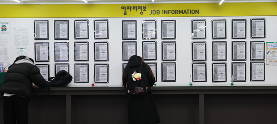 취업자 증가폭, 10만명대로 13개월 만에 최소