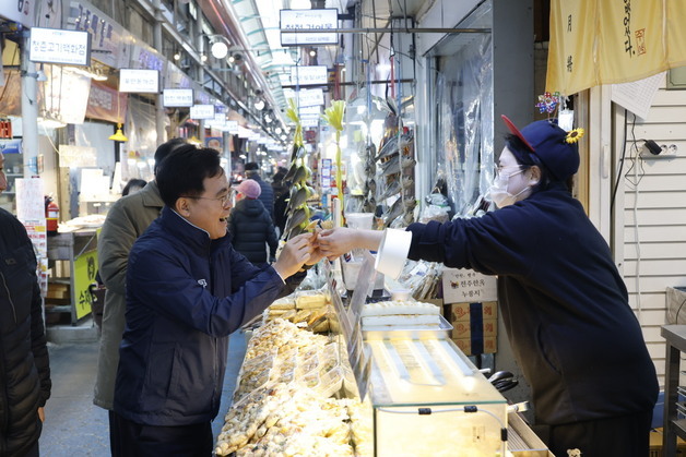진교훈 강서구청장, 설 앞두고 전통시장 릴레이 방문…"민생 안정 최우선"