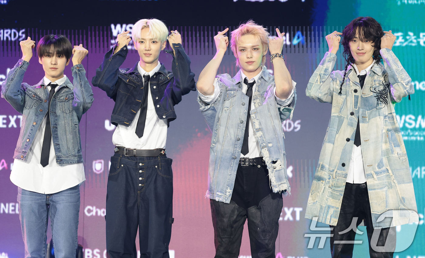 (서울=뉴스1) 권현진 기자 = 밴드 에이엠피(AxMxP)가 11일 오후 서울 성북구 고려대학교 화정체육관에서 열린 ‘제2회 디 어워즈(D Awards)’ 레드카펫 행사에 참석해 …