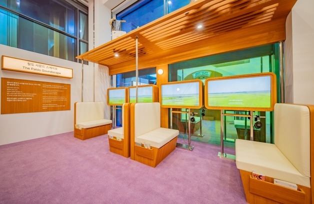 "도심 속 전국 여행"…13만 다녀간 '지역관광 안테나숍' 새단장